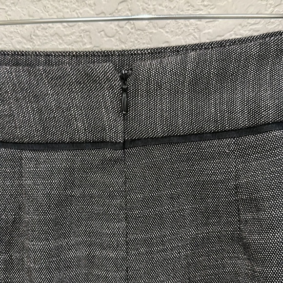 Ann Taylor Mini Skirt In Size 2 - Picture 6 of 9